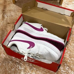 Nike Kids Sneakers inWhite/Bright Purple